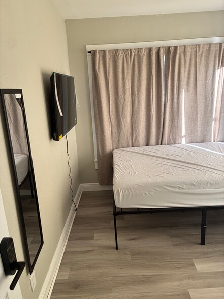 Building Photo - 5819 Hibiscus Rd