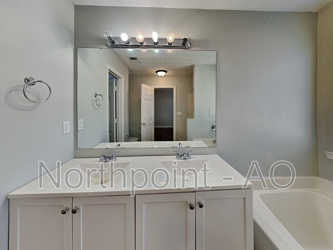 Building Photo - 375 Mountainview Dr