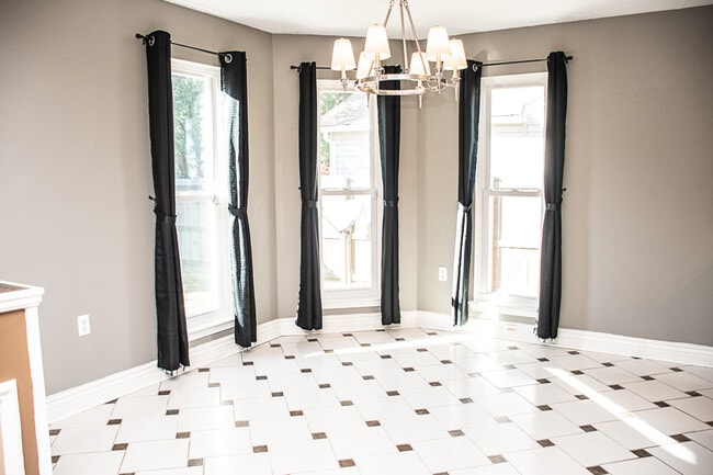 Building Photo - 17 8th St