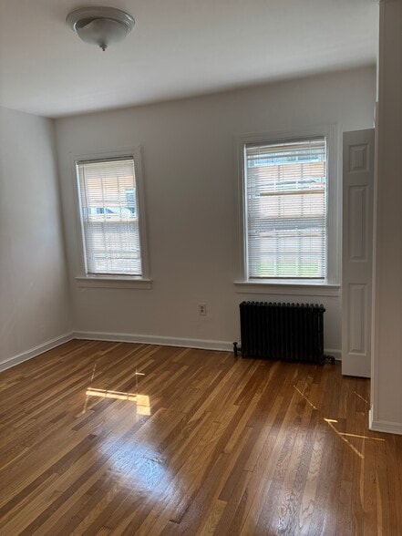 Living Room - lots of light - 240 Sommerville Pl