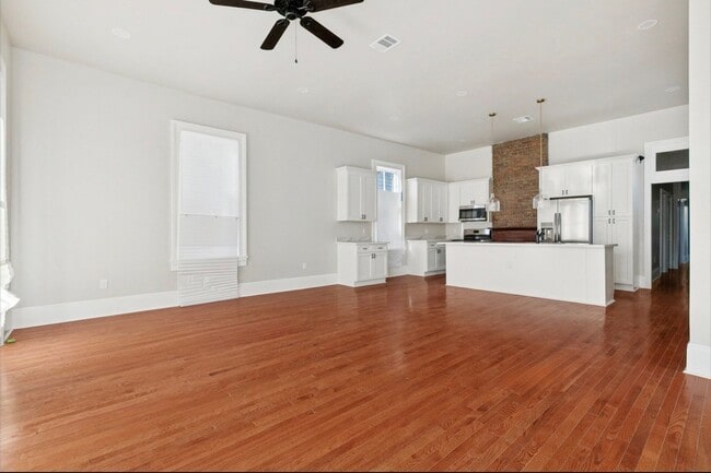 Building Photo - Treme Single