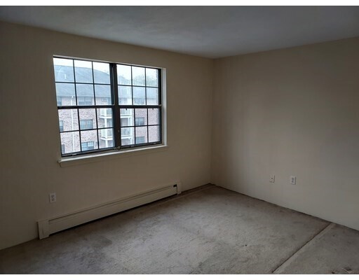 Building Photo - 20 Kenmar Dr