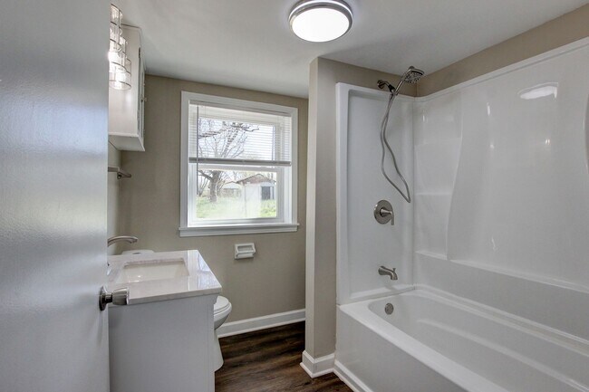 Building Photo - Four Bedroom with Bonus Room and a detache...