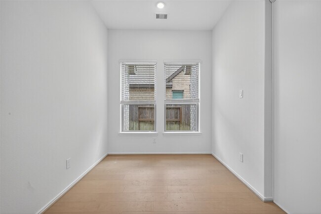 Building Photo - 1527 Munson Valley Rd