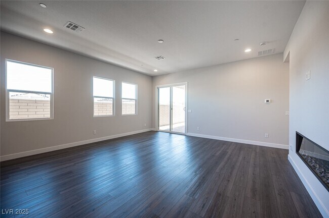 Building Photo - 117 Royal Cascade Ave