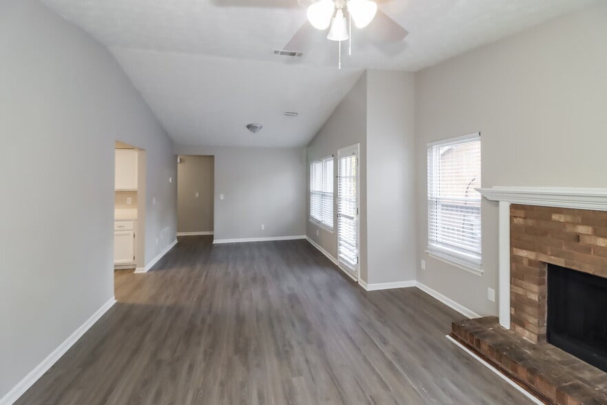 Building Photo - 643 Tarragon Way SW