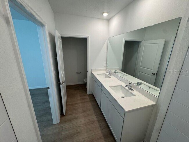 Building Photo - 32382 Weathered Oak Dr