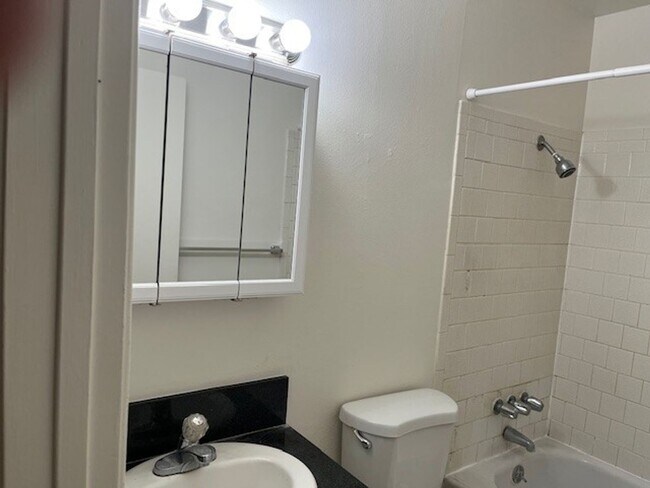 Building Photo - Condo: 2 Bedroom / 1 Bathroom - Citrus Heights