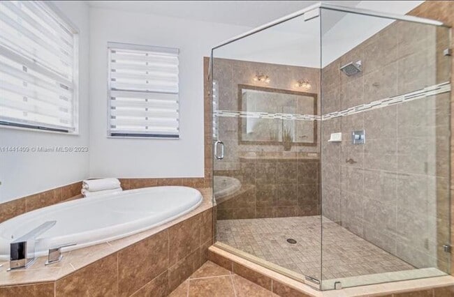 Building Photo - 8362 NW 39th Ct