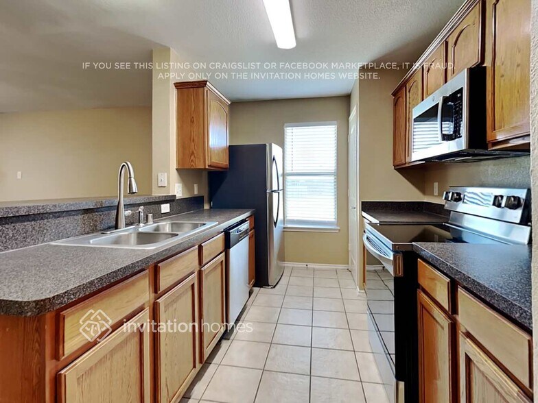 Building Photo - 706 Mission Ln