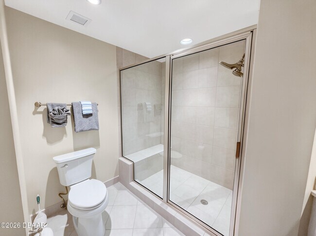 Building Photo - 231 Riverside Dr