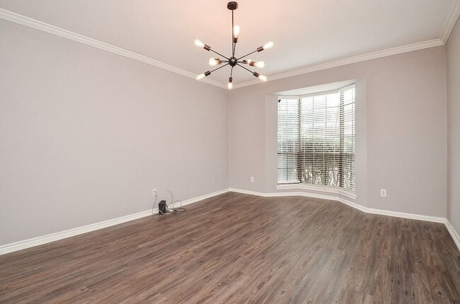 Building Photo - 2255 Braeswood Park Dr