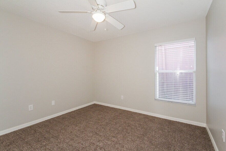 Building Photo - 11111 Newbridge Dr