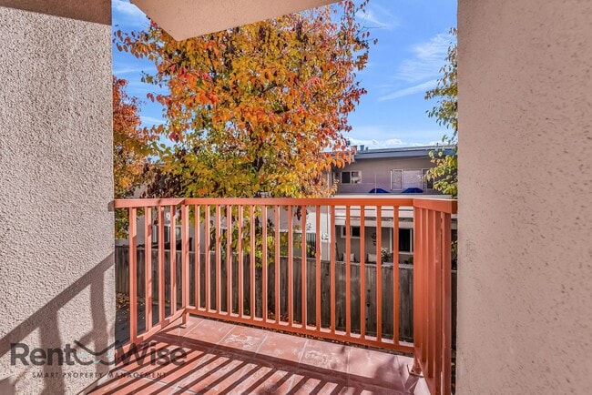 Building Photo - 734 Chestnut St