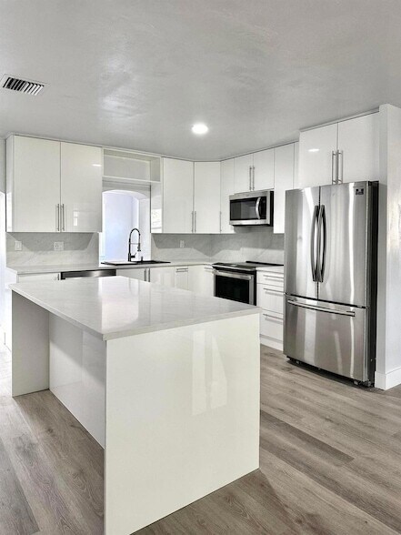 Building Photo - 1455 NE Silver Maple Way