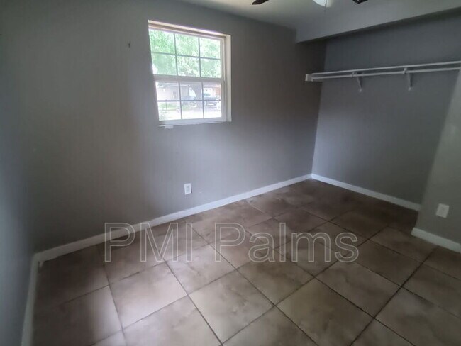 Building Photo - 2406 S 69th St