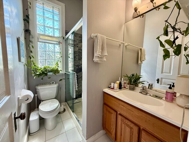 Building Photo - Amazing 2 Bedroom + Den. Separate Living/Dining Room. Large Deck. Lots of Natural Light.