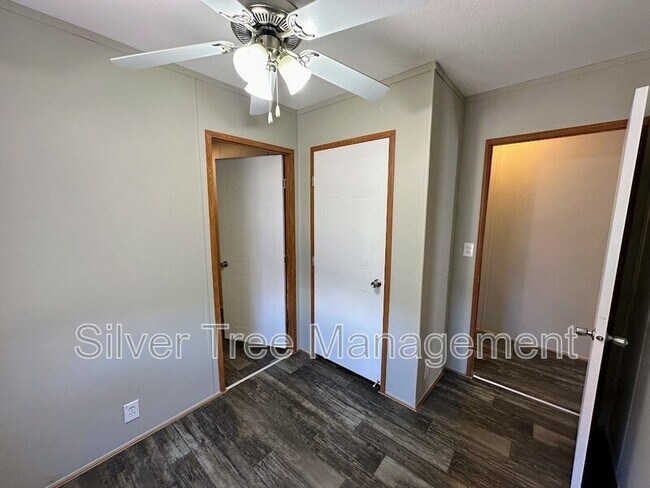 Building Photo - 260 Lark Meadow Dr