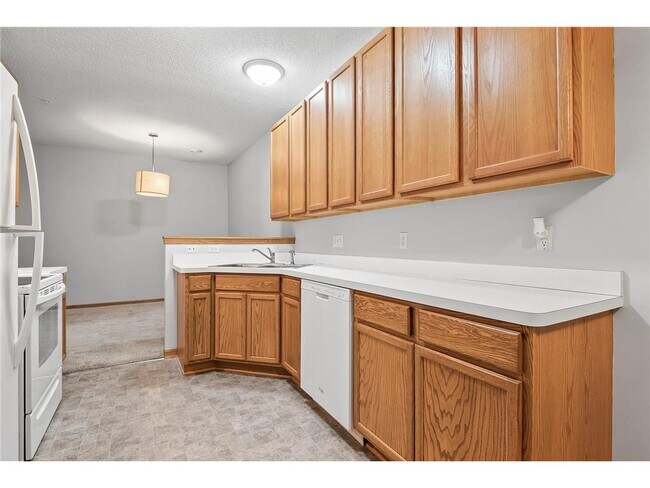 Building Photo - 5020 Holly Ln N