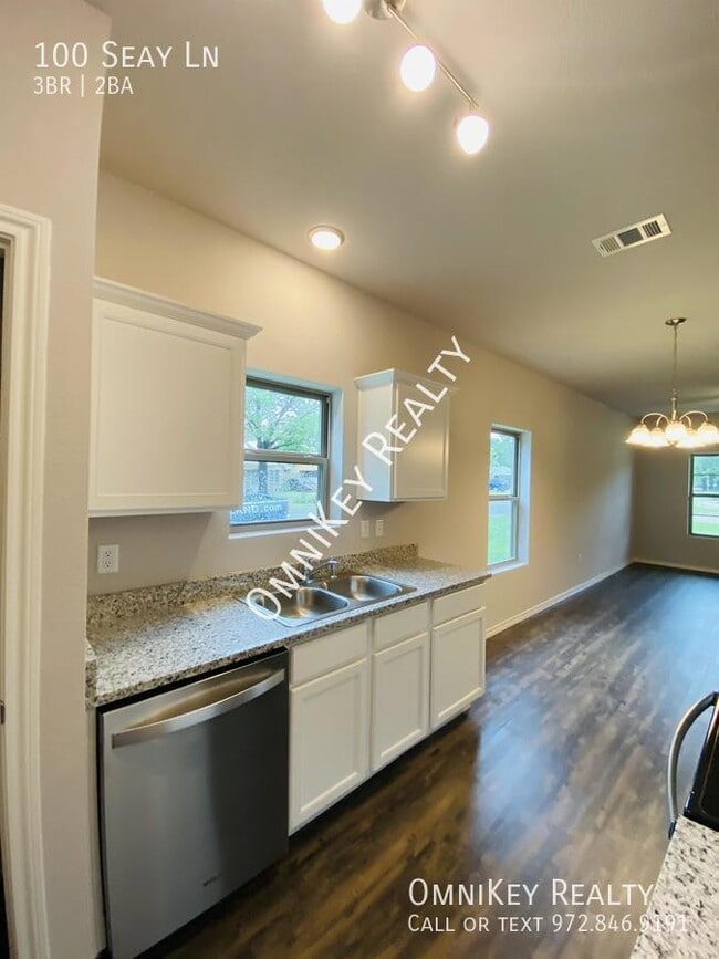 Building Photo - 100 Seay Ln