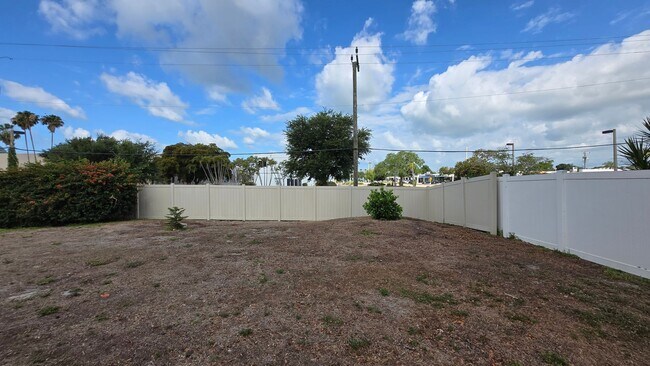 Building Photo - Charming 2BR/2BA Annual Rental in Southgate