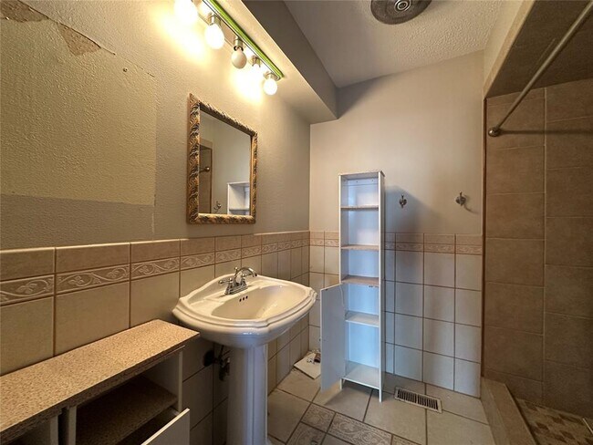 Building Photo - 3306 Rambling Oaks Dr