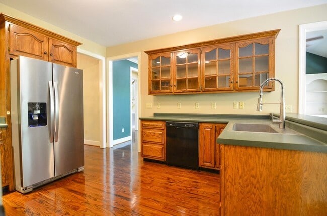 Building Photo - 205 Hidden Trace Dr