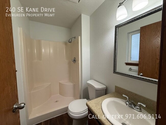 Building Photo - 240 SE Kane Dr