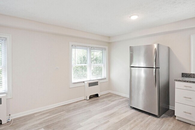 Building Photo - Student-Friendly UVA Apartment Convenient to Downtown