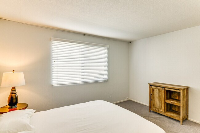 Building Photo - 1015 N Granite Reef Rd