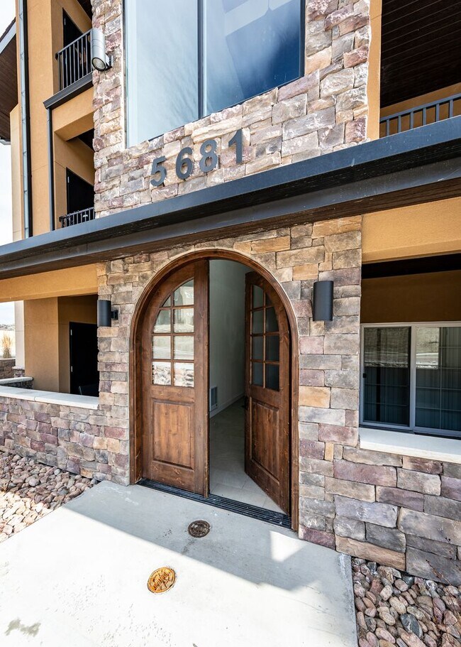 Building Photo - 5661 Silverstone Terrace