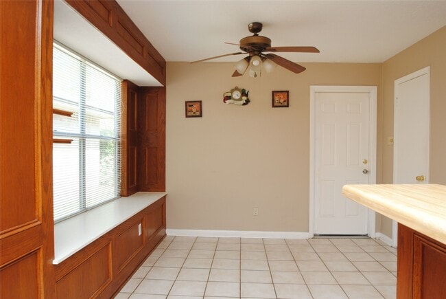 Building Photo - 2711 Amaranth Dr