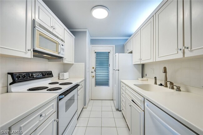 Building Photo - 1300 Gulf Shore Blvd N