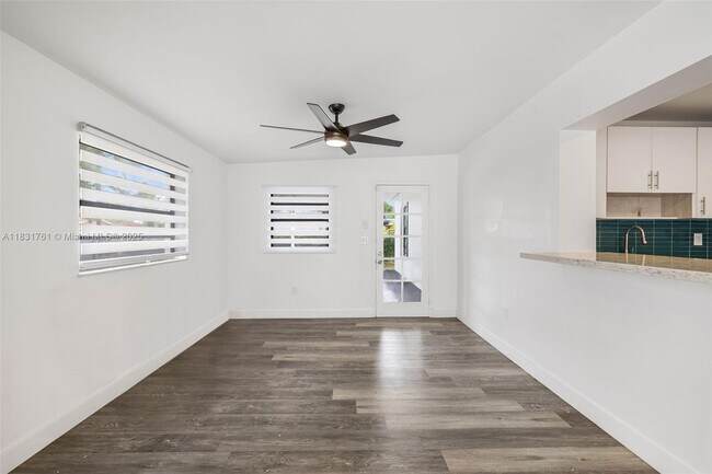 Building Photo - 5425 SW 112th Ave