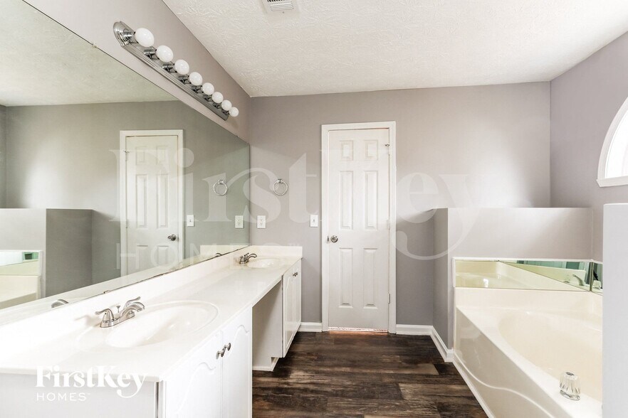Building Photo - 3985 Fallbrook Dr NW