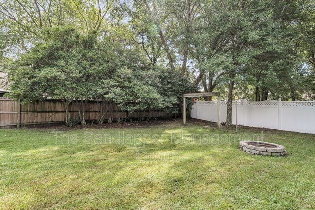 Building Photo - 18 Paddlecreek Ave