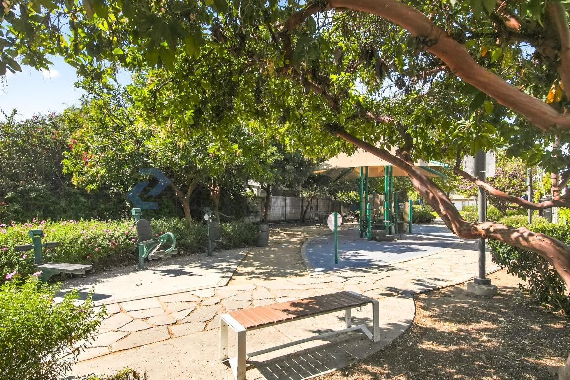 Building Photo - 854 Orange Ave