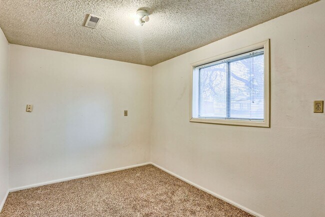 Building Photo - 836 Winchester Dr