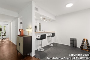 Building Photo - 8702 Village Dr