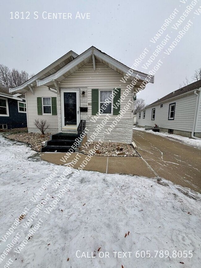 Building Photo - 1812 S Center Ave