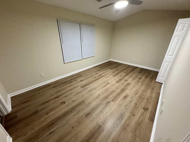 Building Photo - 200 Country Meadows Ct