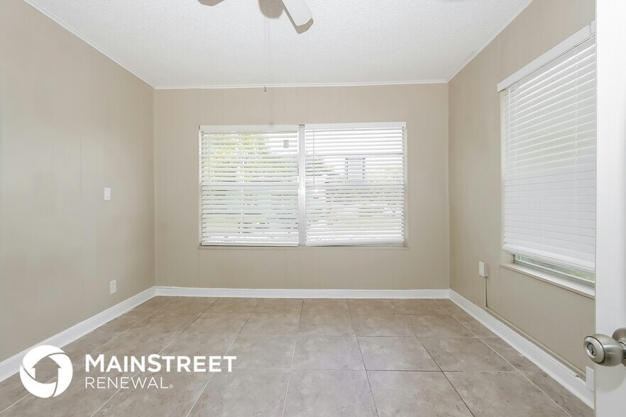 Building Photo - 733 Valley Forge Rd