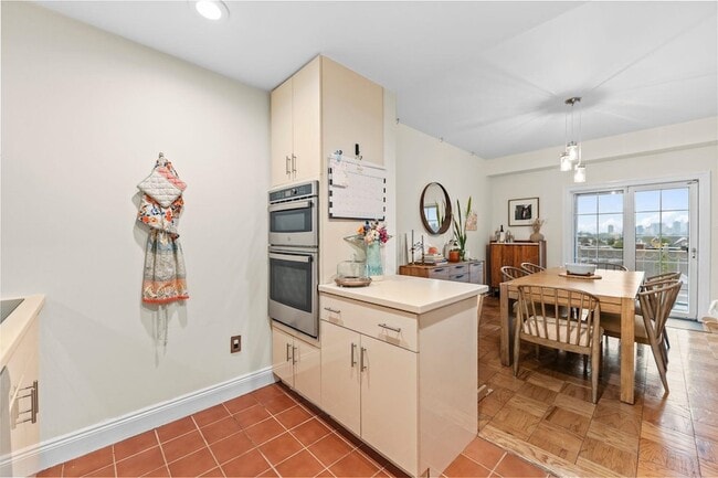 Building Photo - 200 Shearwater Ct W