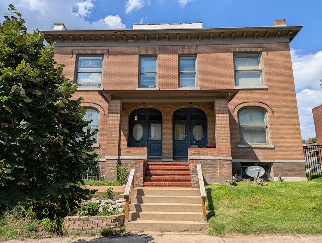 Building Photo - 3841-3843-3843 Botanical Ave