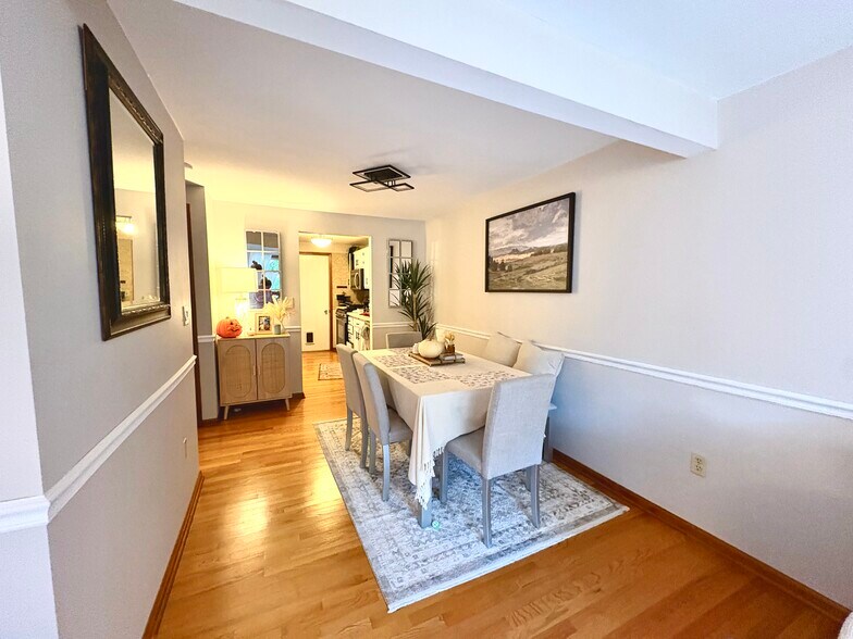 Building Photo - 8254 Beehive Cir