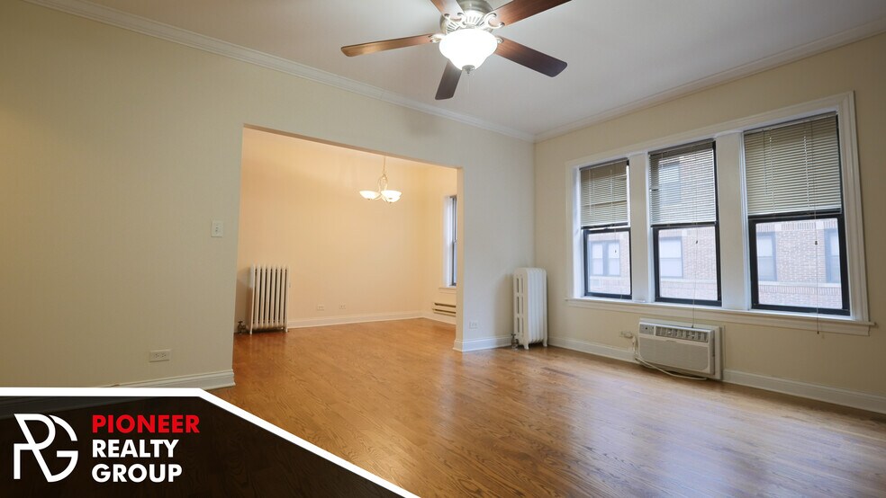 Building Photo - 736 W Addison St