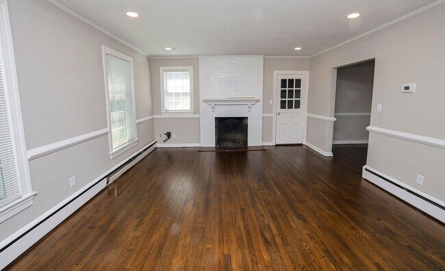 Building Photo - 3 Bedroom in Hampton Available Now!!