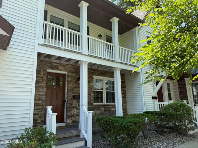 Building Photo - 11 Cottage St