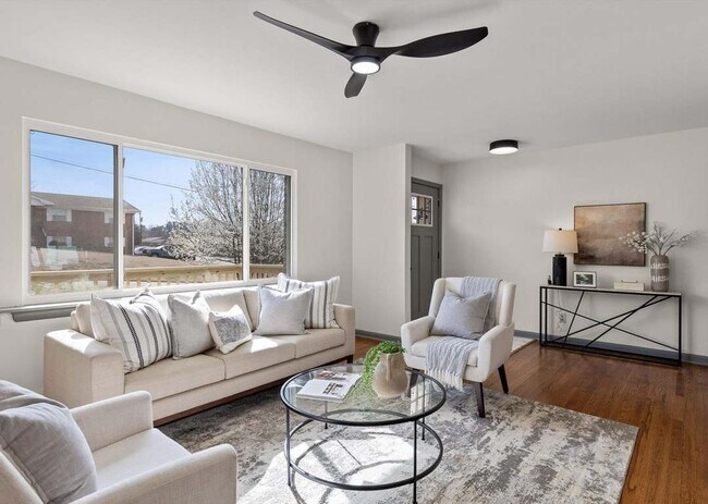 Building Photo - Charming Chattanooga Home in Prime Location!