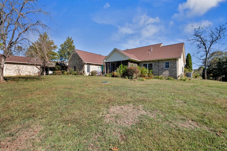 Building Photo - 614 Greene Dr